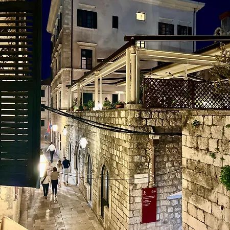 Apartment Tinel