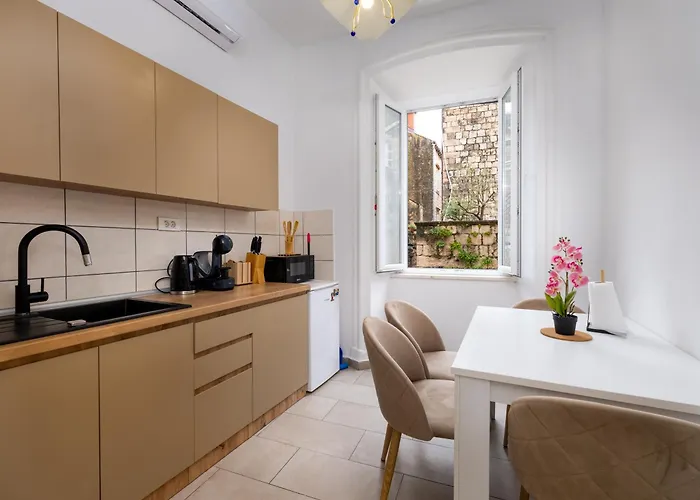 Tinel Апартаменты *